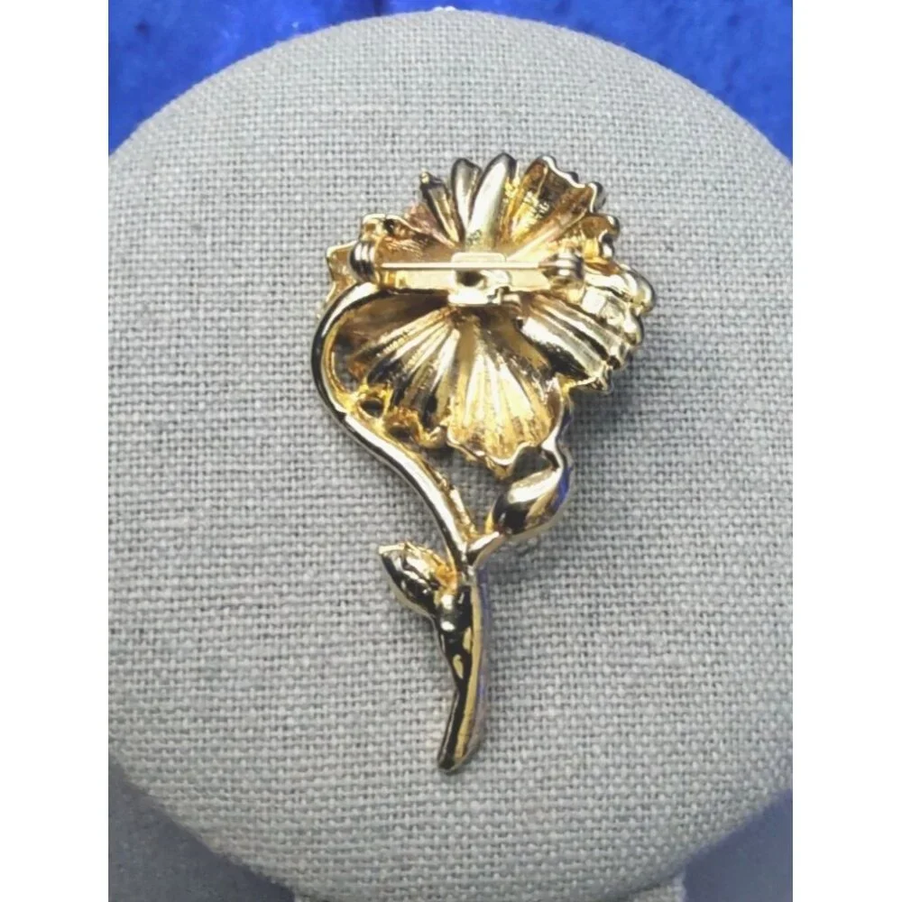 vintage gold tone floral design chrystal lined stem brooch